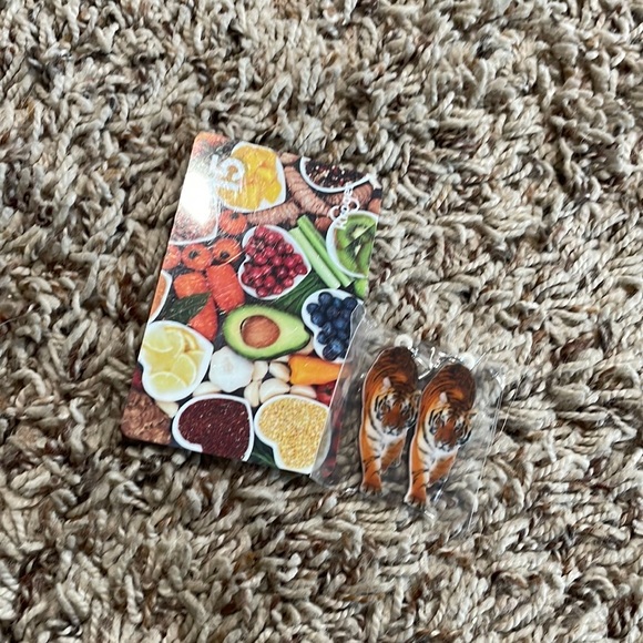 Nwt cincinnati bengal tiger earrings - Picture 4 of 6